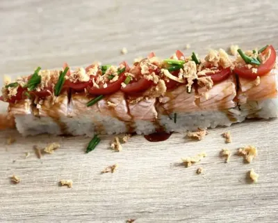 Sumoko spécial roll teriyaki saumon braisé crevettes tempura